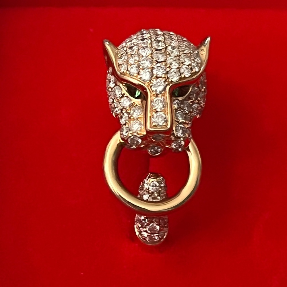 Diamond, 18K gold, and tsavorite garnet ring by Modani Jewels
